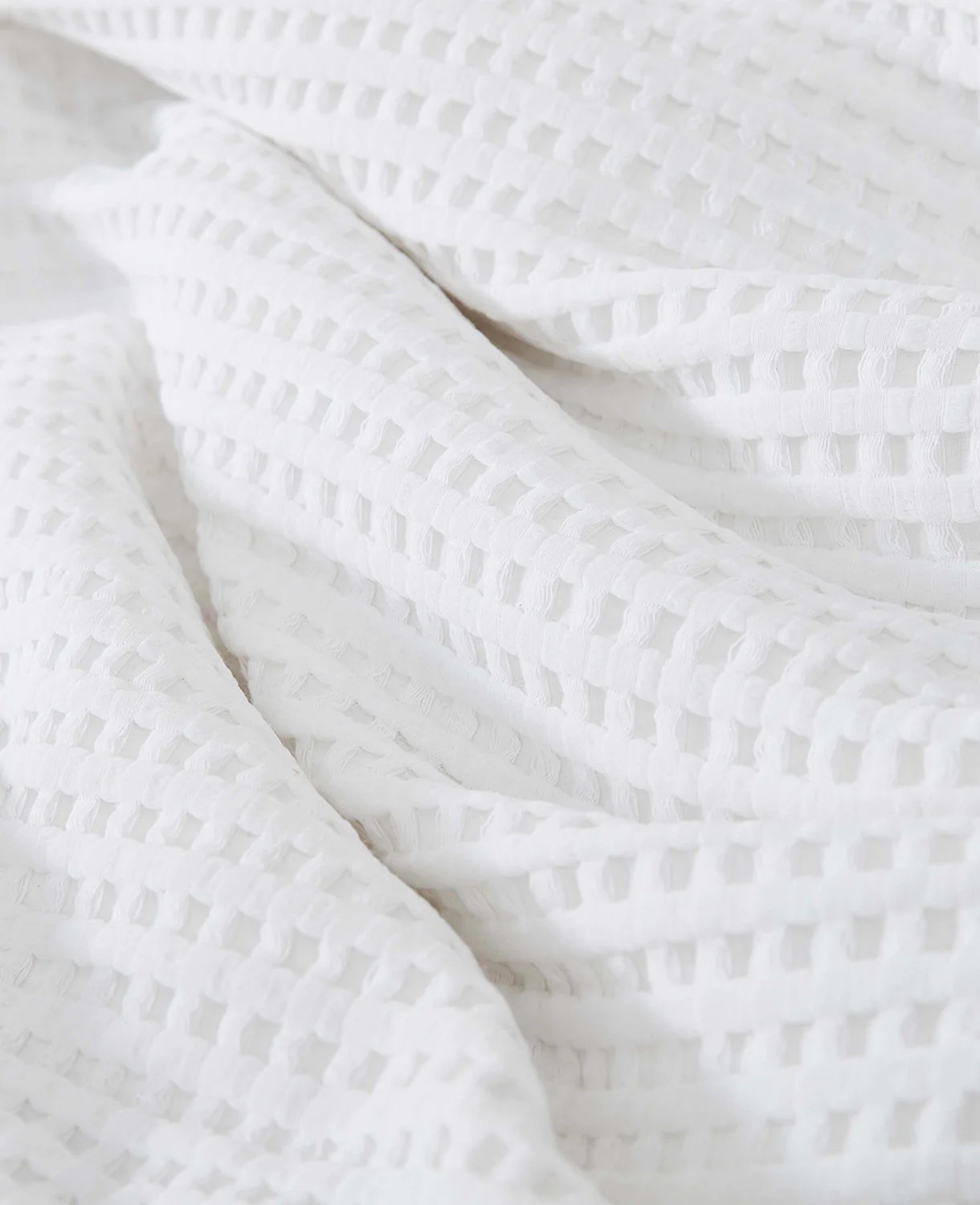Reversible Solid White Waffle Duvet Cover Set - Image 3